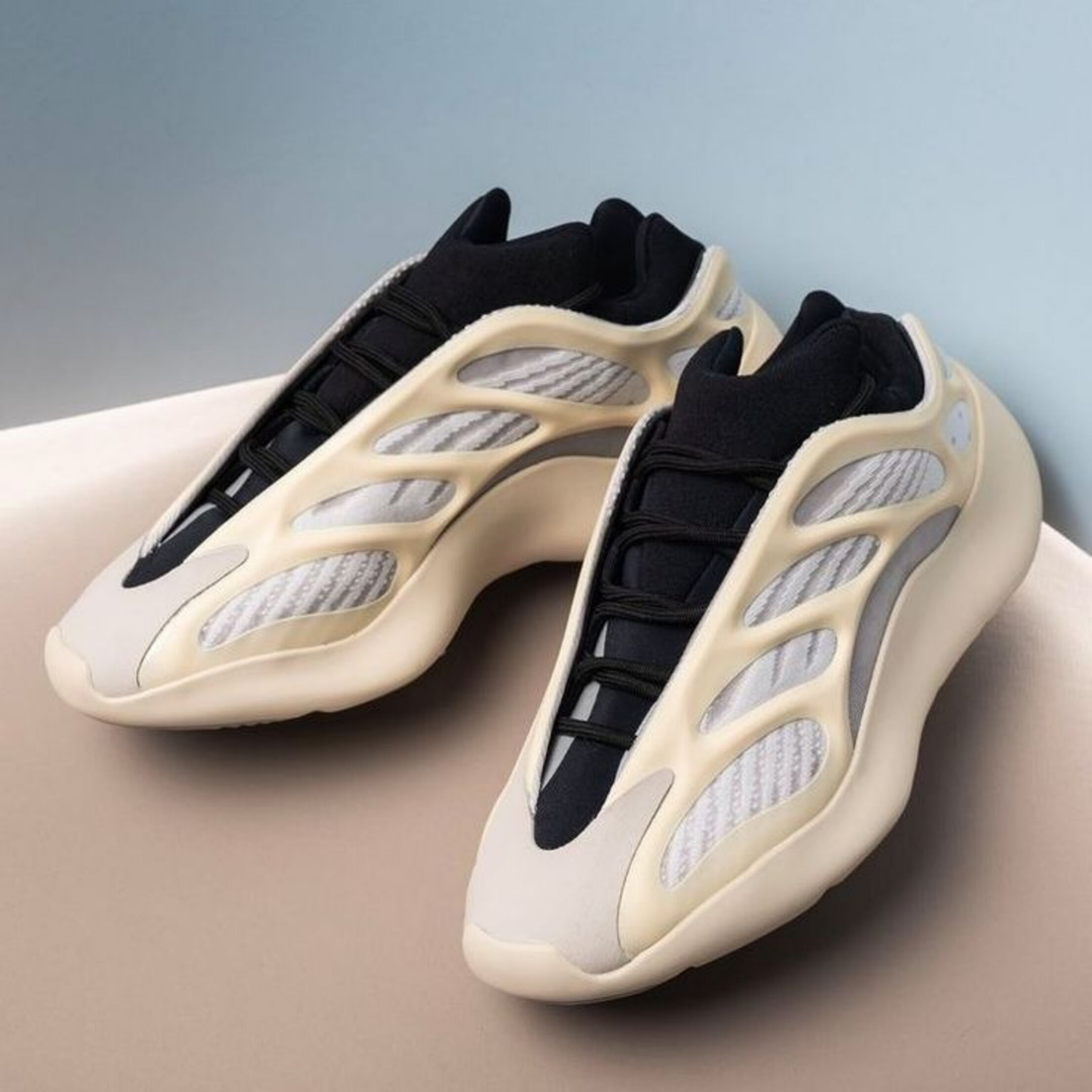 ADIDAS YEEZY 700